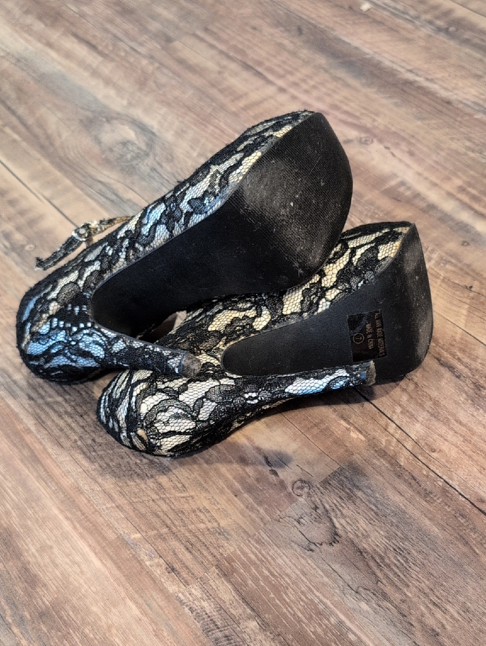 Women's Black Lace Platform Heels - Picture 4 of 10